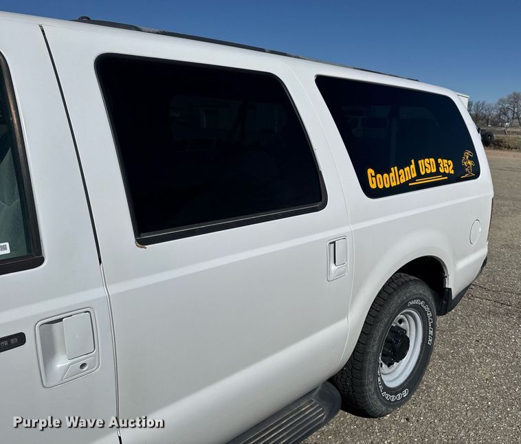 image for item EG6375 2001 Ford Excursion XLT SUV