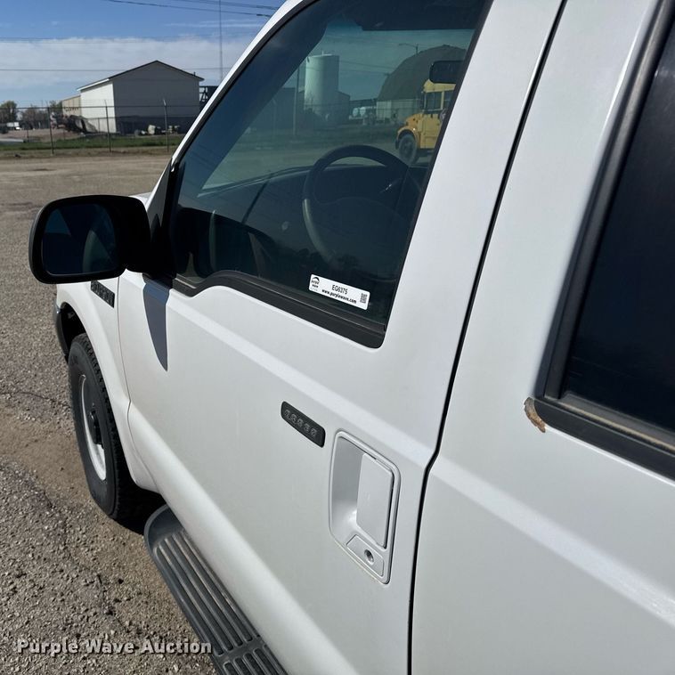 image for item EG6375 2001 Ford Excursion XLT SUV