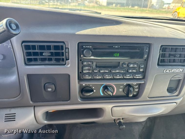 image for item EG6375 2001 Ford Excursion XLT SUV