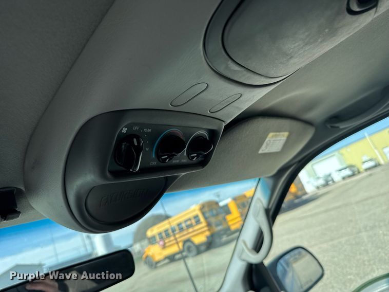 image for item EG6375 2001 Ford Excursion XLT SUV