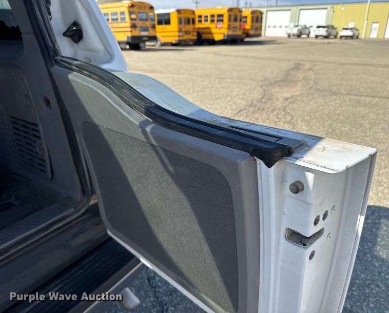 image for item EG6375 2001 Ford Excursion XLT SUV