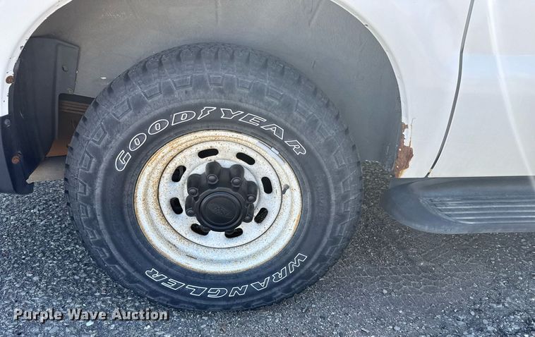 image for item EG6375 2001 Ford Excursion XLT SUV