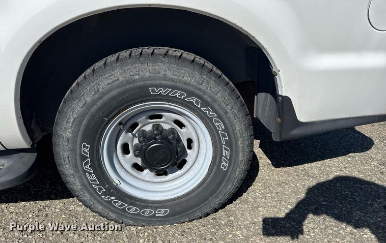 image for item EG6375 2001 Ford Excursion XLT SUV