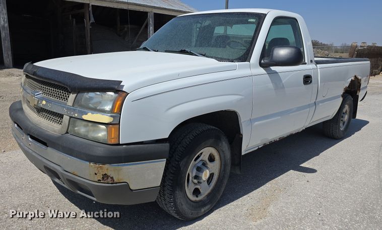 image for item EH8869 2004 Chevrolet Silverado 1500 pickup truck