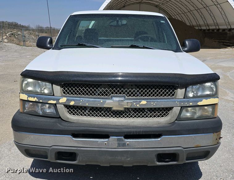 image for item EH8869 2004 Chevrolet Silverado 1500 pickup truck