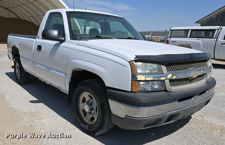 image for item EH8869 2004 Chevrolet Silverado 1500 pickup truck