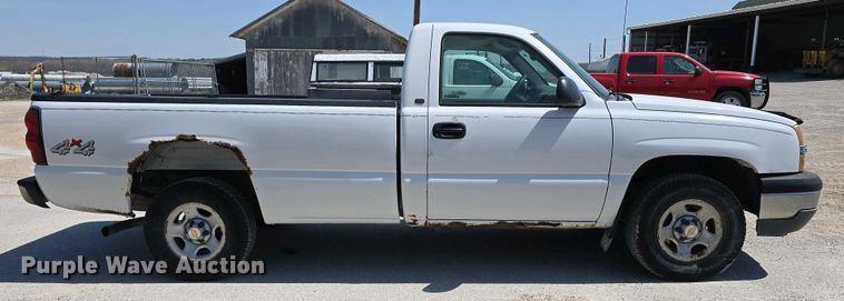 image for item EH8869 2004 Chevrolet Silverado 1500 pickup truck