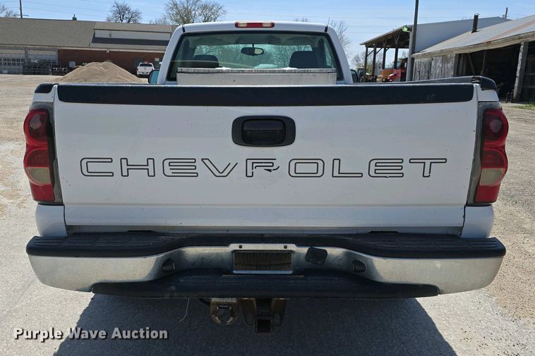 image for item EH8869 2004 Chevrolet Silverado 1500 pickup truck