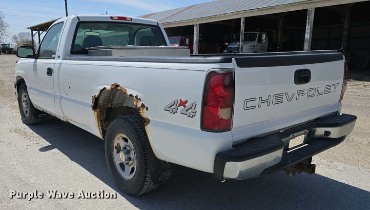 image for item EH8869 2004 Chevrolet Silverado 1500 pickup truck