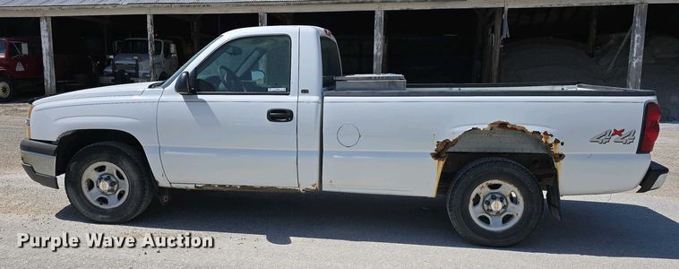image for item EH8869 2004 Chevrolet Silverado 1500 pickup truck