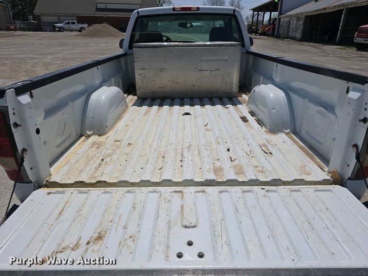 image for item EH8869 2004 Chevrolet Silverado 1500 pickup truck