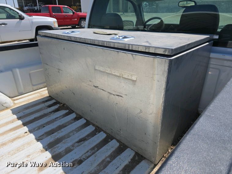 image for item EH8869 2004 Chevrolet Silverado 1500 pickup truck