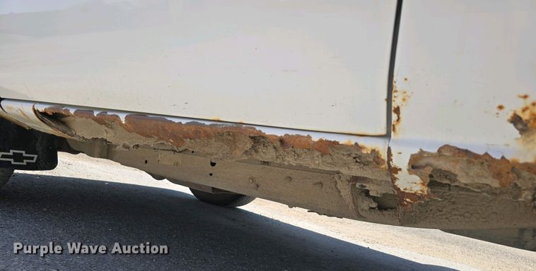 image for item EH8869 2004 Chevrolet Silverado 1500 pickup truck