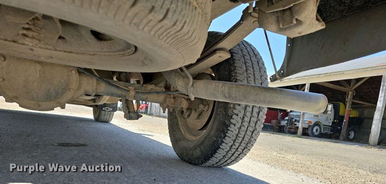 image for item EH8869 2004 Chevrolet Silverado 1500 pickup truck