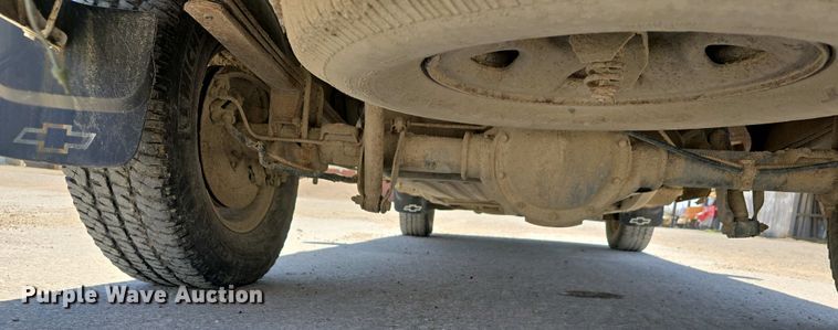 image for item EH8869 2004 Chevrolet Silverado 1500 pickup truck