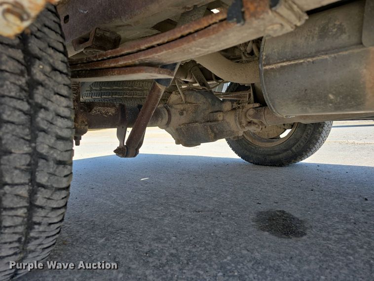 image for item EH8869 2004 Chevrolet Silverado 1500 pickup truck