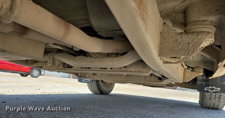 image for item EH8869 2004 Chevrolet Silverado 1500 pickup truck