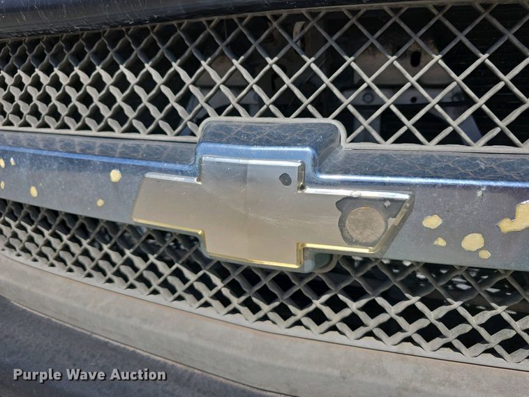 image for item EH8869 2004 Chevrolet Silverado 1500 pickup truck