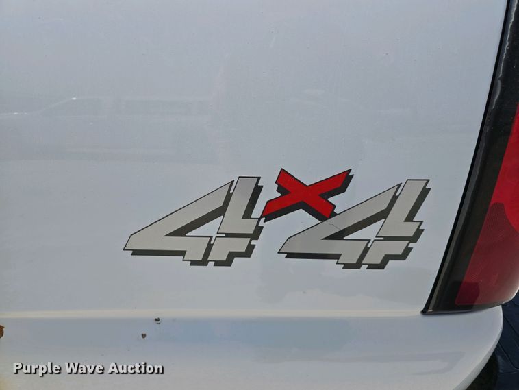 image for item EH8869 2004 Chevrolet Silverado 1500 pickup truck