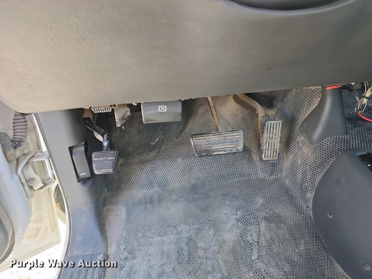 image for item EH8869 2004 Chevrolet Silverado 1500 pickup truck