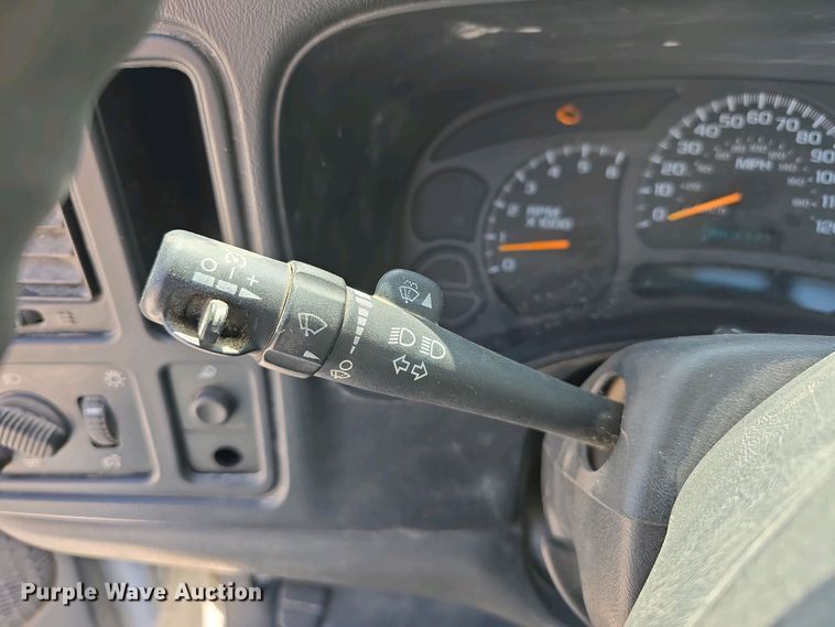 image for item EH8869 2004 Chevrolet Silverado 1500 pickup truck