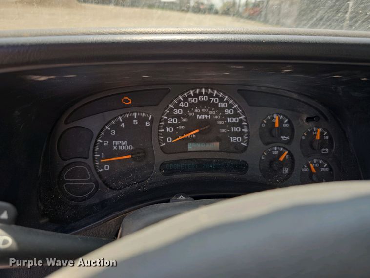 image for item EH8869 2004 Chevrolet Silverado 1500 pickup truck