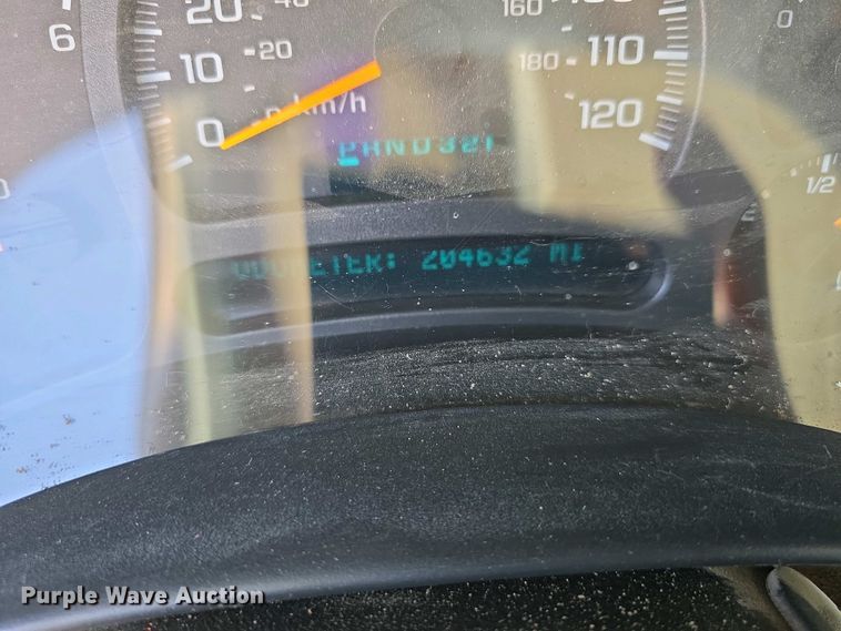 image for item EH8869 2004 Chevrolet Silverado 1500 pickup truck