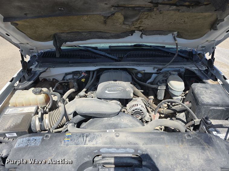 image for item EH8869 2004 Chevrolet Silverado 1500 pickup truck