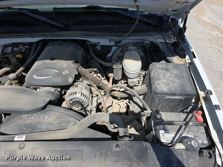 image for item EH8869 2004 Chevrolet Silverado 1500 pickup truck