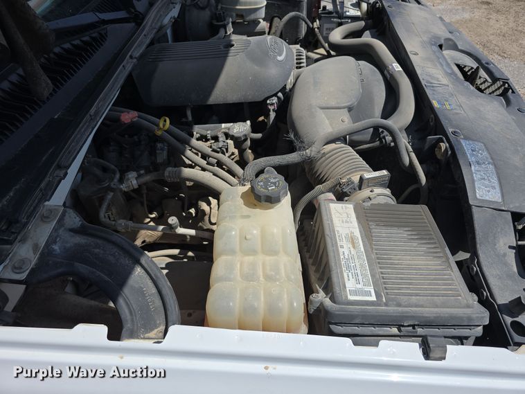 image for item EH8869 2004 Chevrolet Silverado 1500 pickup truck