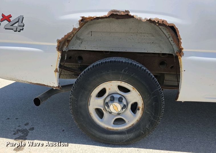 image for item EH8869 2004 Chevrolet Silverado 1500 pickup truck