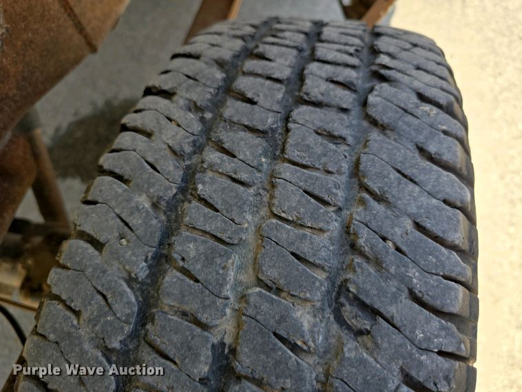 image for item EH8869 2004 Chevrolet Silverado 1500 pickup truck