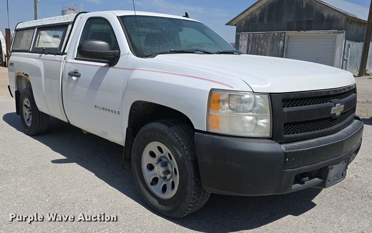 image for item EH8870 2007 Chevrolet Silverado 1500 pickup truck