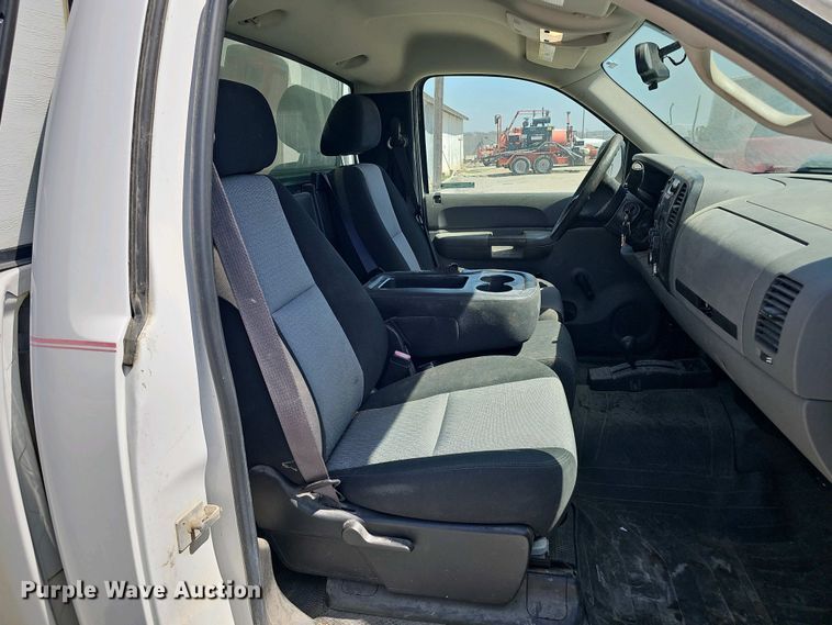 image for item EH8870 2007 Chevrolet Silverado 1500 pickup truck