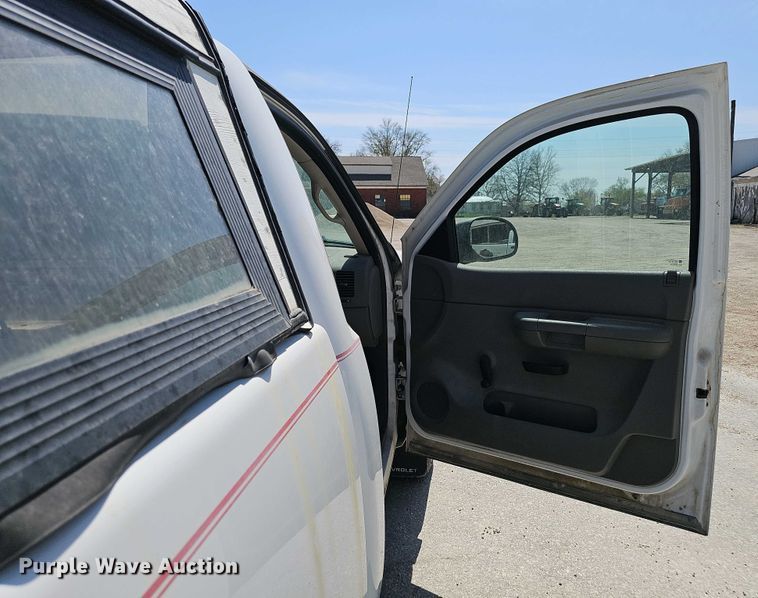 image for item EH8870 2007 Chevrolet Silverado 1500 pickup truck