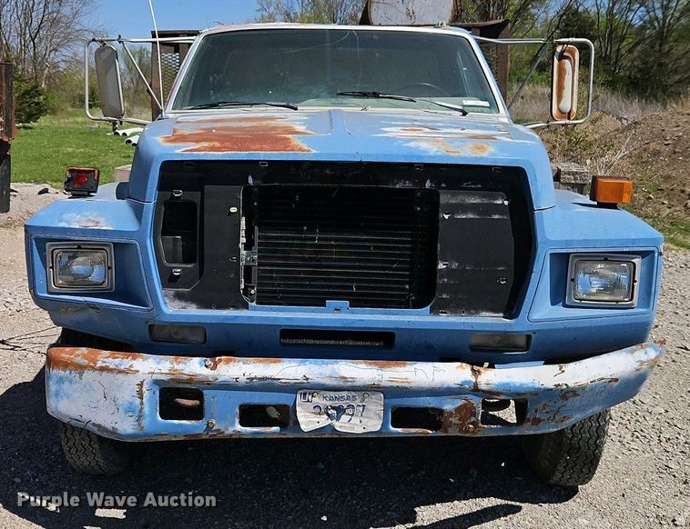 image for item EI8959 1990 Ford F600 dump flatbed truck