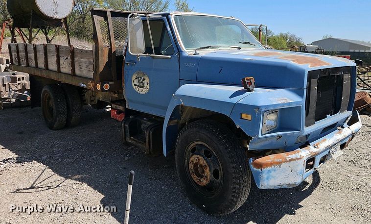 image for item EI8959 1990 Ford F600 dump flatbed truck