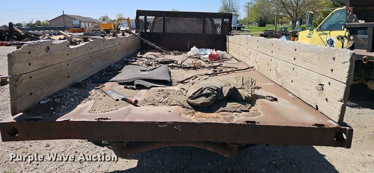 image for item EI8959 1990 Ford F600 dump flatbed truck