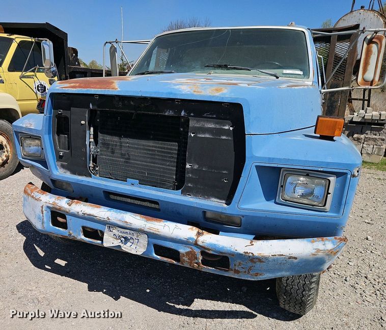 image for item EI8959 1990 Ford F600 dump flatbed truck