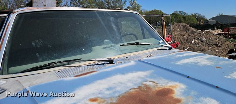 image for item EI8959 1990 Ford F600 dump flatbed truck