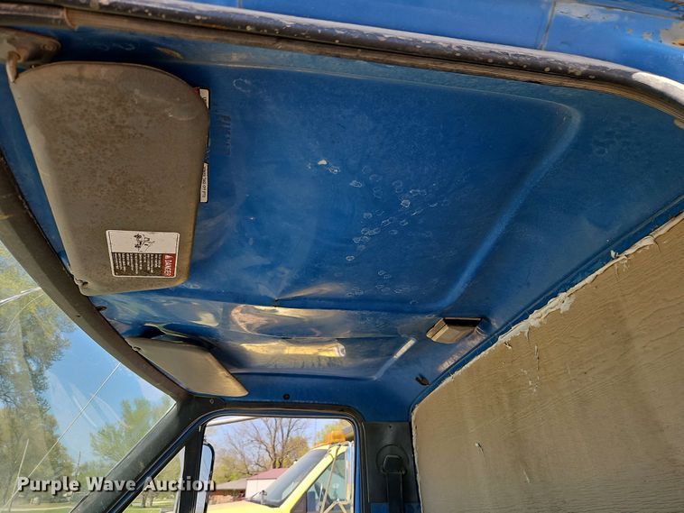 image for item EI8959 1990 Ford F600 dump flatbed truck