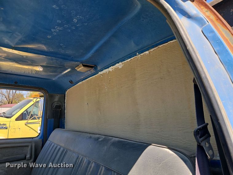 image for item EI8959 1990 Ford F600 dump flatbed truck