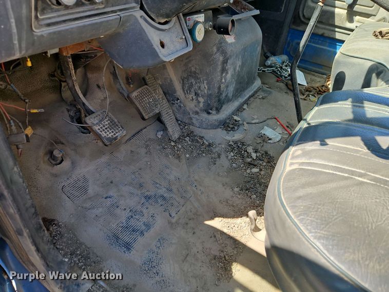 image for item EI8959 1990 Ford F600 dump flatbed truck