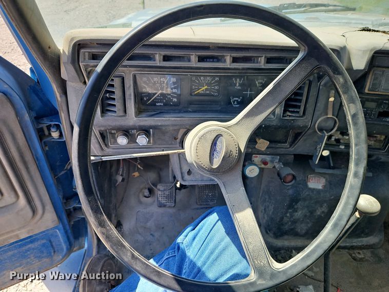 image for item EI8959 1990 Ford F600 dump flatbed truck