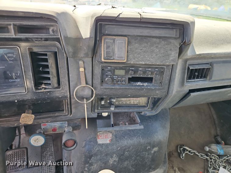 image for item EI8959 1990 Ford F600 dump flatbed truck