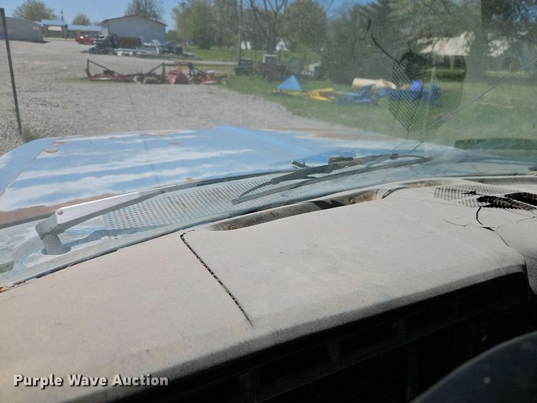 image for item EI8959 1990 Ford F600 dump flatbed truck