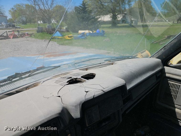 image for item EI8959 1990 Ford F600 dump flatbed truck