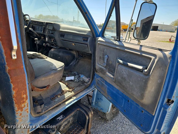 image for item EI8959 1990 Ford F600 dump flatbed truck