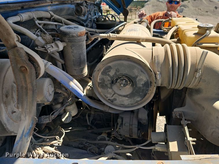 image for item EI8959 1990 Ford F600 dump flatbed truck