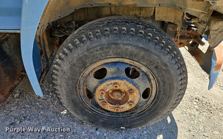 image for item EI8959 1990 Ford F600 dump flatbed truck